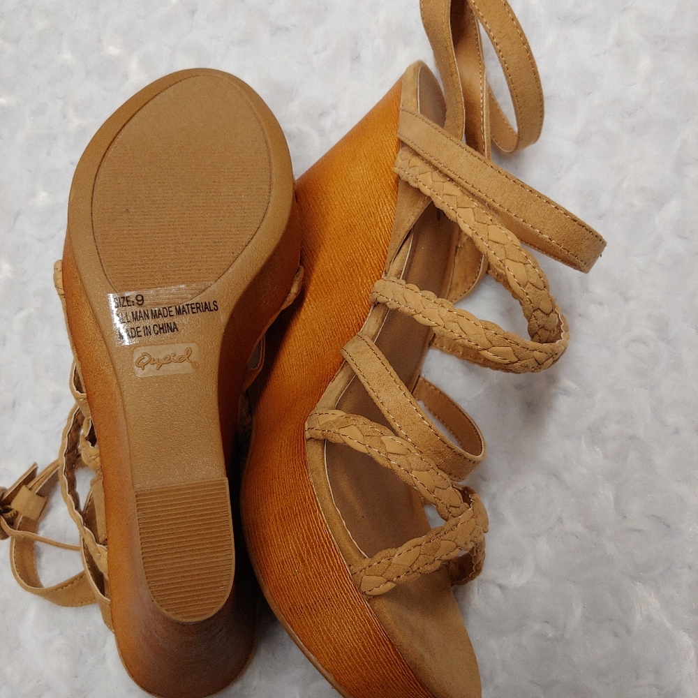 Latch Sandal - Picture 5 of 7
